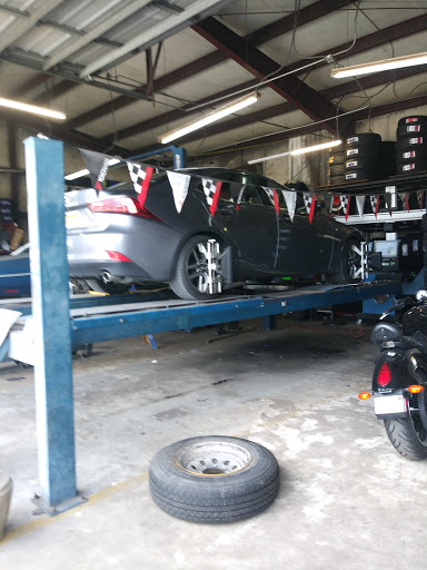 Used Tire Shop «Two Guys Tires and Auto Repair», reviews and photos, 366 N John Young Pkwy, Orlando, FL 32805, USA