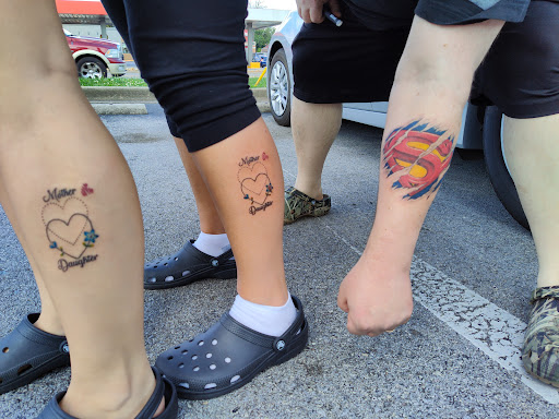 Tattoo Shop «Vivid Tattoo», reviews and photos, 4300 Sutherland Ave, Knoxville, TN 37919, USA