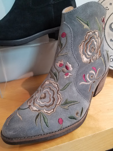 Shoe Store «Shoes On Solano», reviews and photos, 5933 College Ave, Oakland, CA 94618, USA