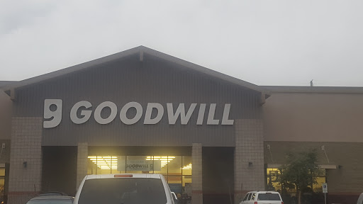 Thrift Store «Higley & Queen Creek Goodwill Retail Store & Donation Center», reviews and photos, 4570 S Higley Rd, Gilbert, AZ 85297, USA