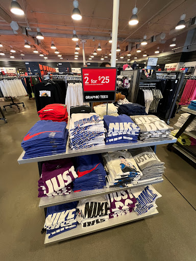 Clothing Store «Nike Factory Store», reviews and photos, 1553 Retherford St c080, Tulare, CA 93274, USA
