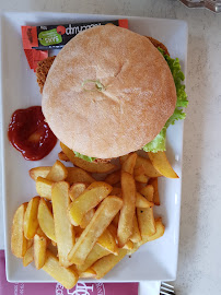 Hamburger végétarien du Restaurant français Le Gros Caillou à Saint-Sorlin-d'Arves - n°2