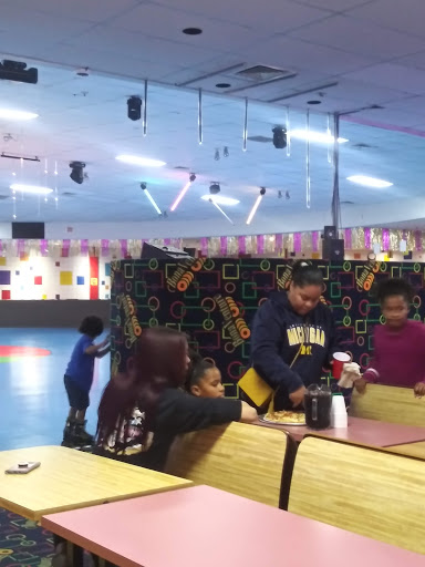 Roller Skating Rink «Bonaventure Always Family Friendly Skating Center And Birthday Parties», reviews and photos, 24505 Halsted Rd, Farmington Hills, MI 48335, USA