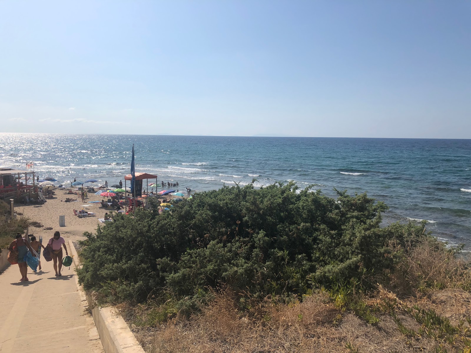 Foto de Spiaggia della Madonnina - lugar popular entre os apreciadores de relaxamento