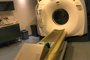 ALMED Pracownia Tomografi Komputerowej i Rezonansu Magnetycznego image