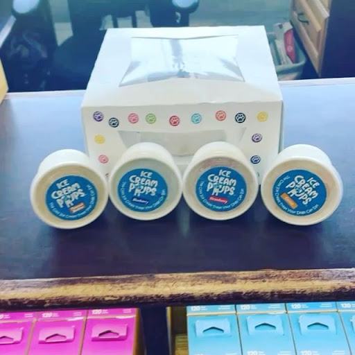 Pet Supply Store «Cats and Dogs - Pet Supplies & Grooming», reviews and photos, 2833 Hyperion Ave, Los Angeles, CA 90027, USA