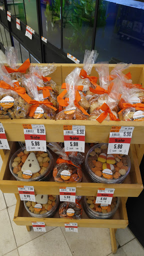 Pet Supply Store «Pet Supplies Plus», reviews and photos, 2480 Albany Ave, West Hartford, CT 06117, USA