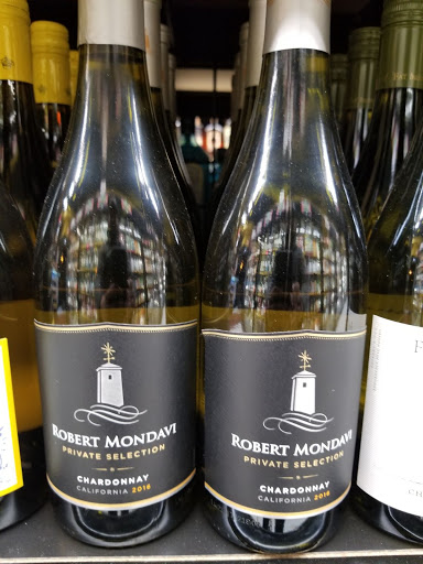 Liquor Store «Gold Crown Liquors Store», reviews and photos, 3425 N Clark St, Chicago, IL 60657, USA