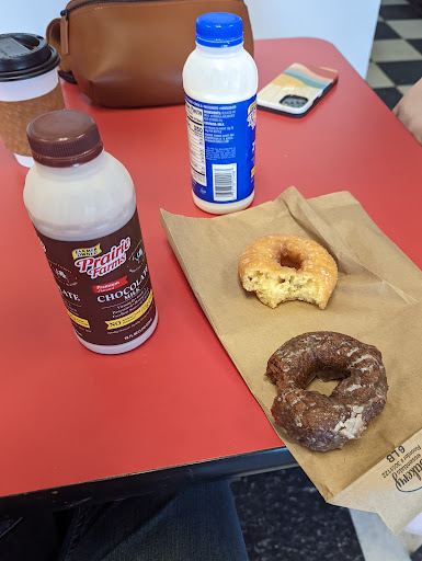 Donut Shop «The Donut Palace», reviews and photos, 37 Clarkson Rd, Ellisville, MO 63011, USA