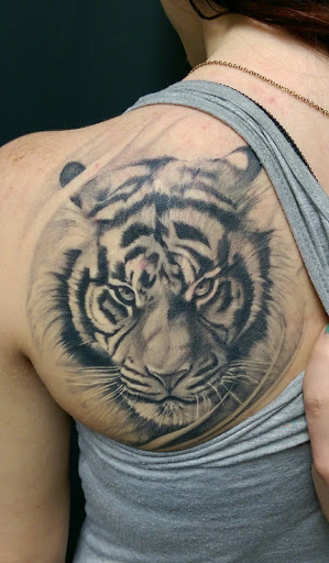 Tattoo Shop «Dark Horse Tattoo Company», reviews and photos, 1111 N Gilbert Rd #108, Gilbert, AZ 85234, USA