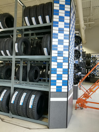 Tire Shop «Les Schwab Tire Center», reviews and photos, 1250 Airport Park Blvd, Ukiah, CA 95482, USA