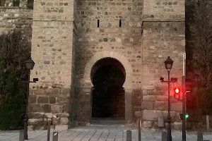 Puerta de Alcántara image