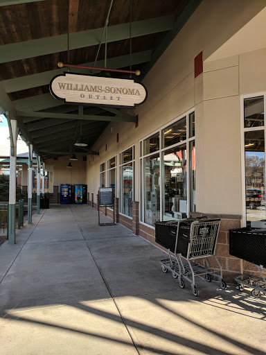 Outlet Mall «Tanger Outlet Westbrook», reviews and photos, 314 Flat Rock Pl, Westbrook, CT 06498, USA