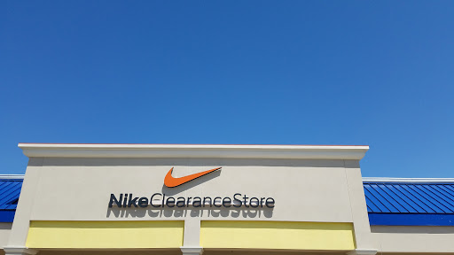 Clothing Store «Nike Factory Store», reviews and photos, 243 Tanger Dr Suite 243, Williamsburg, IA 52361, USA