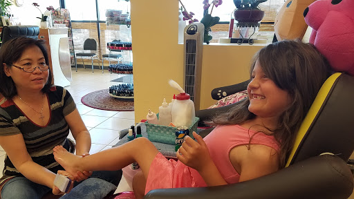 Golf Course «Creekmoor Golf Course», reviews and photos, 1112 East 163rd Street,, Raymore, MO 64083, USA