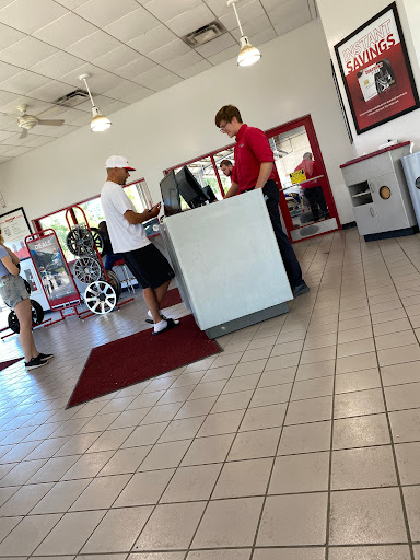 Tire Shop «Discount Tire Store - Woodhaven, MI», reviews and photos, 22160 Allen Rd, Woodhaven, MI 48183, USA