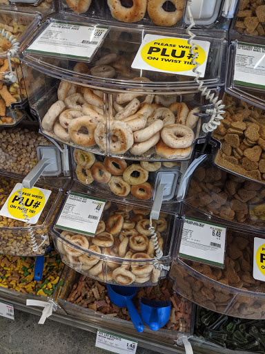 Pet Supply Store «Pet Supplies Plus», reviews and photos, 5418 N Blackstone Ave, Fresno, CA 93710, USA