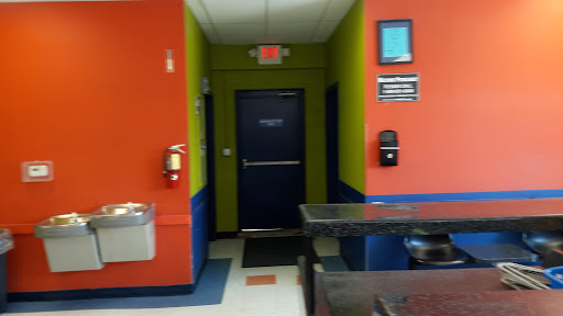 Laundromat «St. Clair Shores Electrolux Express Coin Laundromat», reviews and photos, 27520 Harper Ave, St Clair Shores, MI 48081, USA