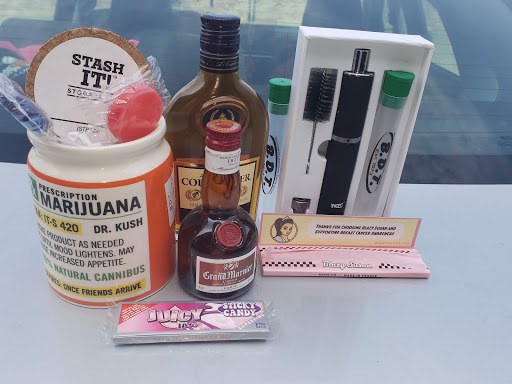 Tobacco Shop «BDT Smoke Shops», reviews and photos, 21640 John R Rd, Hazel Park, MI 48030, USA