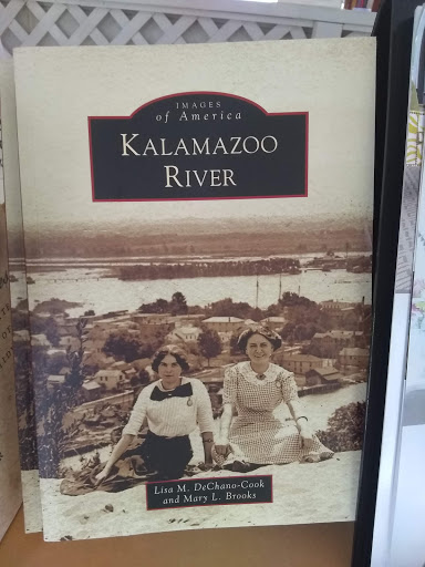 Book Store «Kazoo Books II», reviews and photos, 2413 Parkview Ave, Kalamazoo, MI 49008, USA