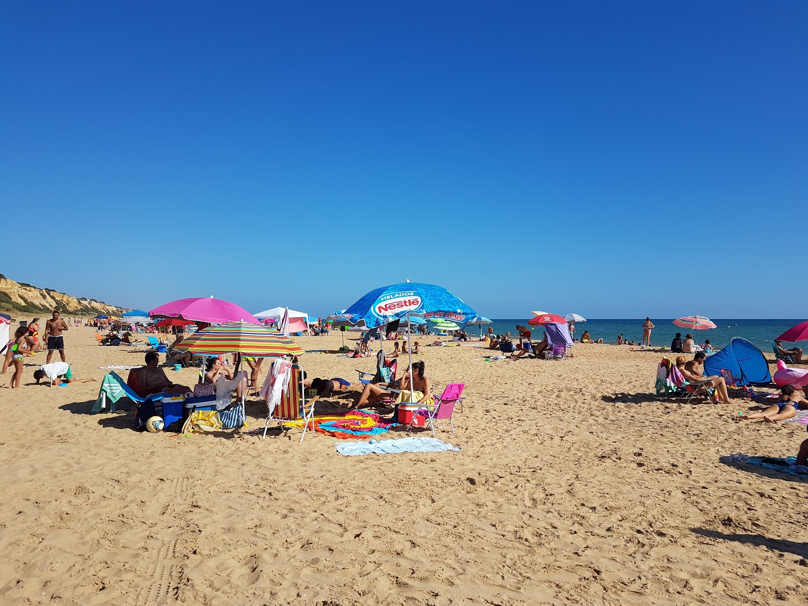 Foto di Playa de Rompeculos - luogo popolare tra gli intenditori del relax