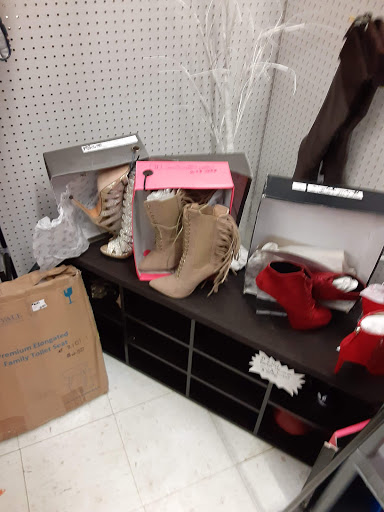 Flea Market «White Elephant Vendors Market», reviews and photos, 8523 Terry Rd, Louisville, KY 40258, USA