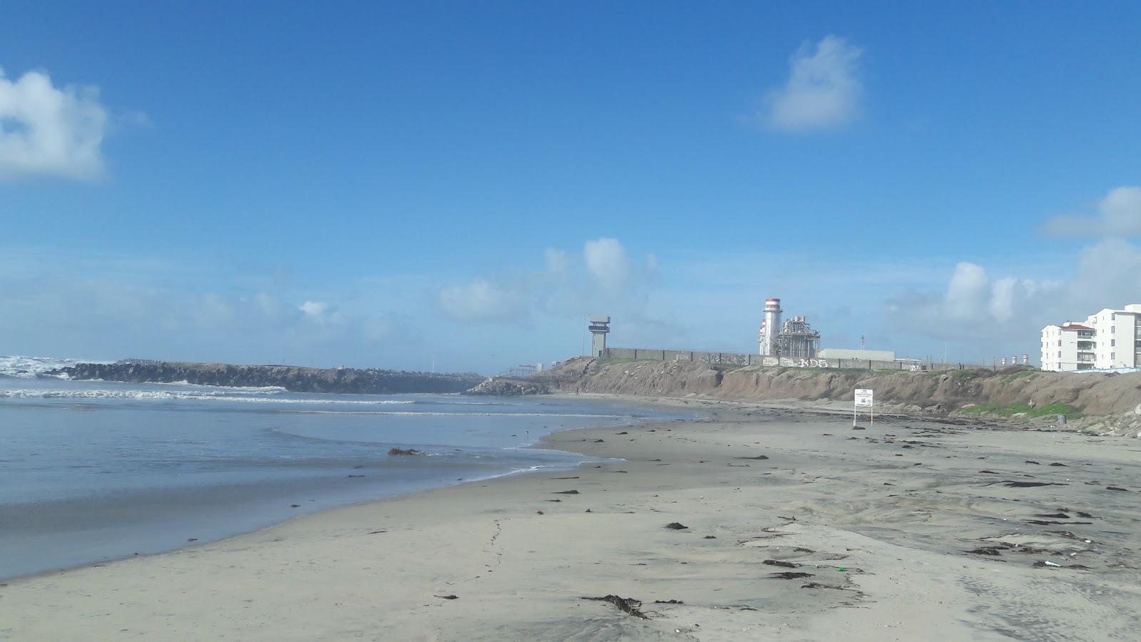 Playa Del Rosarito的照片 带有碧绿色纯水表面