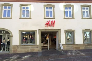 H&M image