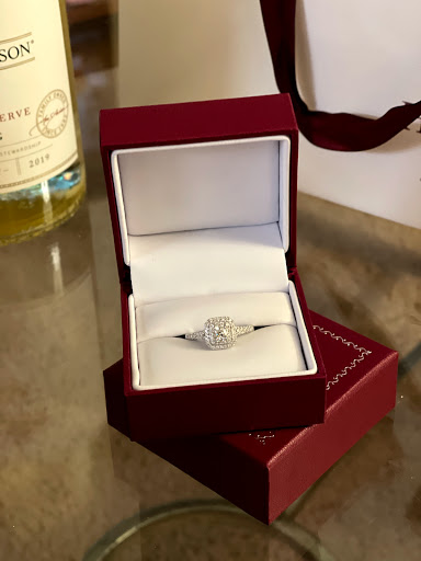 Jewelry Store «Helzberg Diamonds», reviews and photos, 219 Woodbridge Center Dr, Woodbridge, NJ 07095, USA
