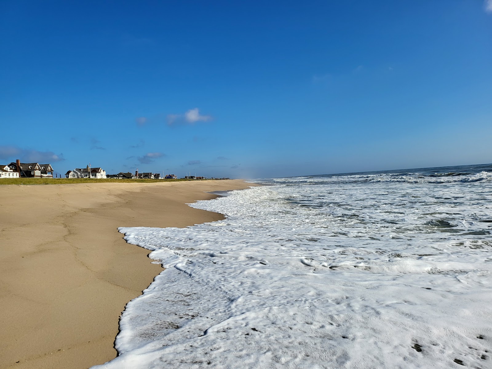 Foto di Lyman Str. Beach con una superficie del sabbia luminosa