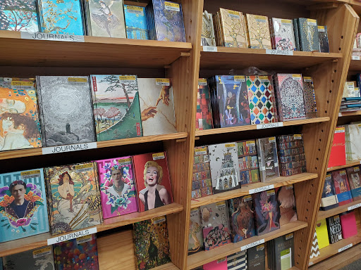 Book Store «Half Price Books», reviews and photos, 713 Harwood Rd, Bedford, TX 76021, USA