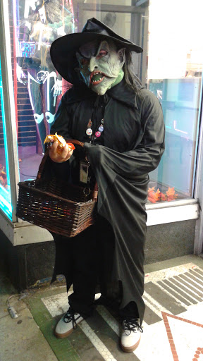 Thrift Store «Out of the Closet Thrift Store», reviews and photos, 1724 Sunset Blvd, Los Angeles, CA 90026, USA