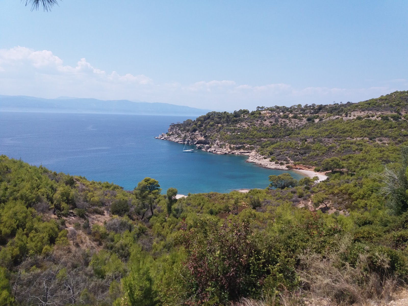 Foto av Spetses Beach III med beige småsten yta
