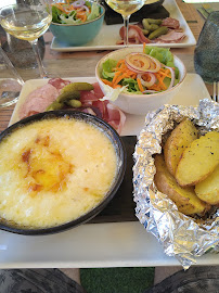 Raclette du Restaurant français Le Grizzly à Châtel - n°7