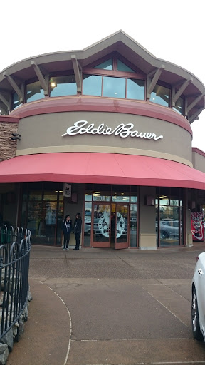 Shopping Mall «Woodburn Premium Outlets», reviews and photos, 1001 N Arney Rd, Woodburn, OR 97071, USA