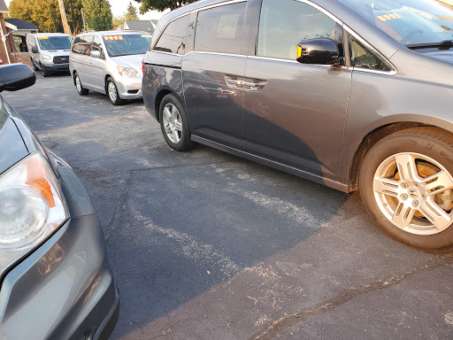 Used Car Dealer «Bargain Town Motor Cars Inc», reviews and photos, 3210 W Lincoln Ave, Milwaukee, WI 53215, USA