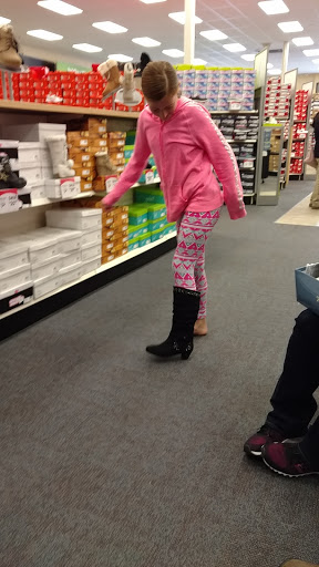 Shoe Store «Shoe Carnival», reviews and photos, 4636 S Scatterfield Rd, Anderson, IN 46013, USA