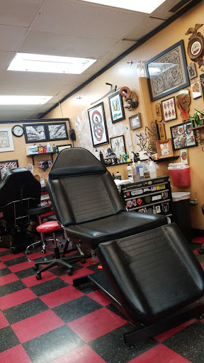 Tattoo Shop «A1 Tattoo Co», reviews and photos, 6805 N Oak Trafficway, Gladstone, MO 64118, USA