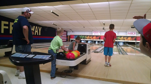 Bowling Alley «Freeway Lanes of Warren», reviews and photos, 2700 Parkman Rd NW, Warren, OH 44485, USA