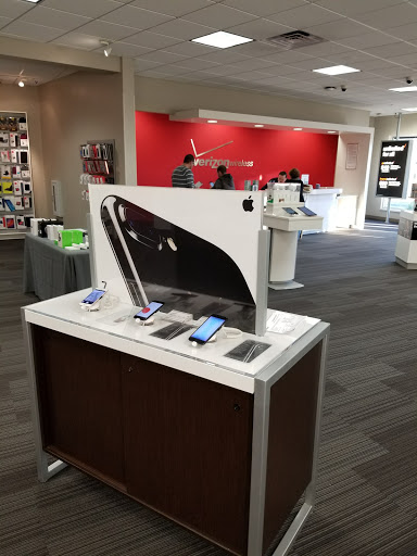 Cell Phone Store «Verizon», reviews and photos, 365 Gorham Rd, South Portland, ME 04106, USA