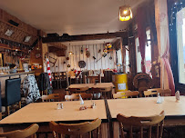 Atmosphère du Restaurant Le Petit Montagnard à La Léchère - n°12