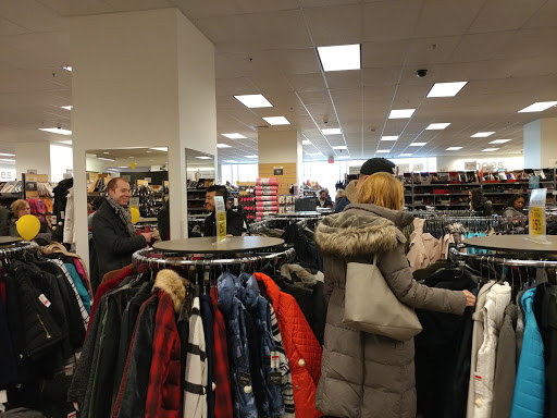 Department Store «Nordstrom Rack Chicago Avenue», reviews and photos, 101 E Chicago Ave, Chicago, IL 60611, USA