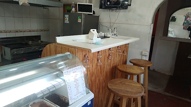 Opiniones de PIEDRA LUNA SANDWICHERÍA, LA PUNTA MOSTAZAL CHILE en Mostazal - Restaurante