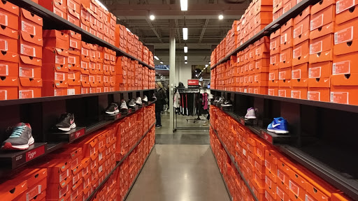 Clothing Store «Nike Factory Store», reviews and photos, 3905 Eagan Outlets Pkwy #200, Eagan, MN 55122, USA
