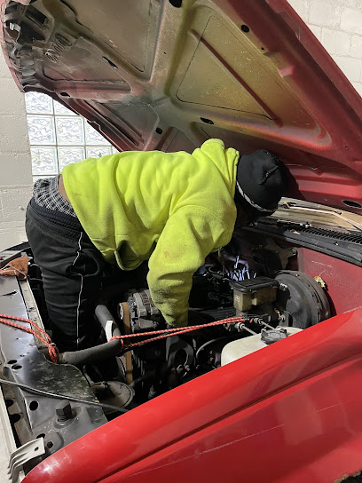 Mechanic Joey’s Garage-Auto Repair