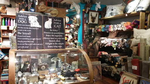 Shops where to buy souvenirs in Calgary