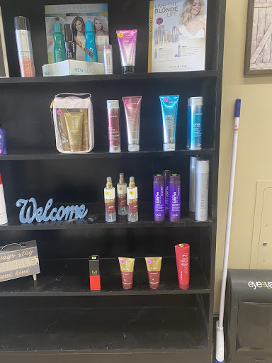 Beauty Salon «Stephanie Hood & Company Hair & Nail Salon», reviews and photos, 97 W Public Sq, Scottsville, KY 42164, USA