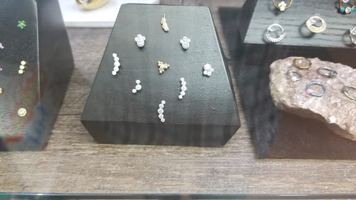 Tattoo Shop «Sinful Skin Tattoo Studio and Body Piercing», reviews and photos, 8110 W Union Hills Dr #240, Glendale, AZ 85308, USA