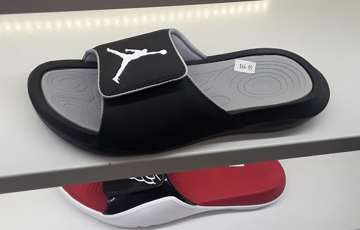 Shoe Store «Shoe Palace», reviews and photos, 8155 Camino Arroyo #13, Gilroy, CA 95020, USA