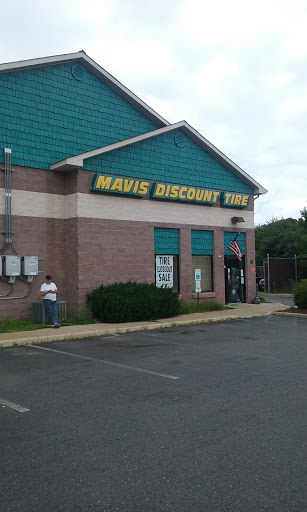Tire Shop «Mavis Discount Tire», reviews and photos, 301 E Millstream Rd, Cream Ridge, NJ 08514, USA